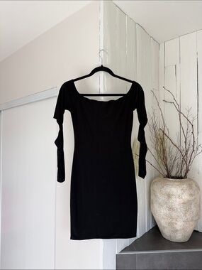 Black Off-Shoulder Long Sleeve Dress